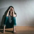 Mam wszystko, a jednak nie czuje się szczęśliwa. Dlaczego odczuwam brak radości z życia?