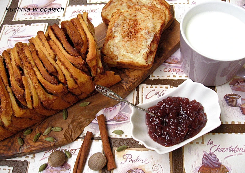 Ciasto drożdżowe - cynamonowe (odrywane)