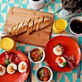 Śniadanie mistrzów: jajka zapiekane w szynce + pomidorki na ciepło z serem roquefort