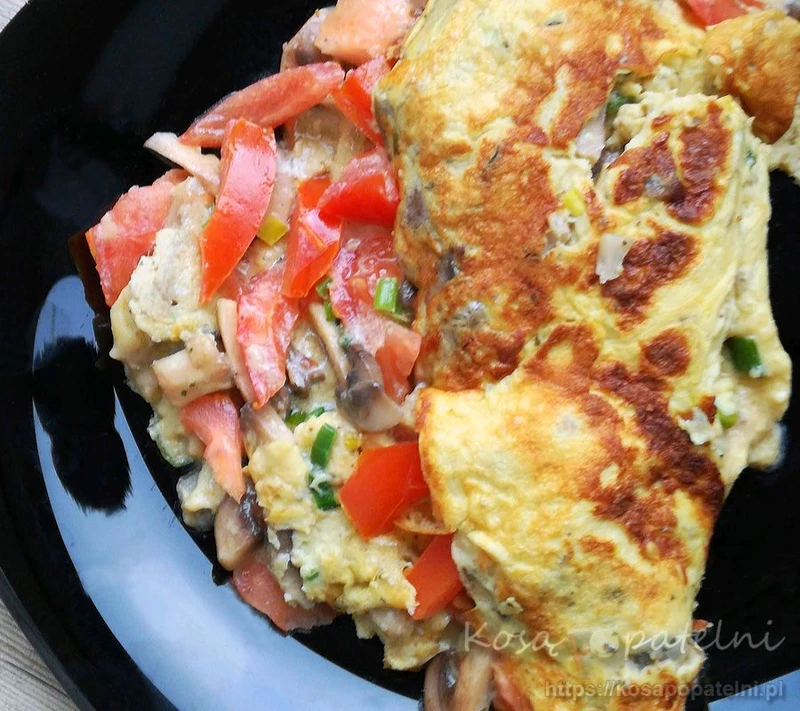 Omlet z pieczarkami i pomidorem