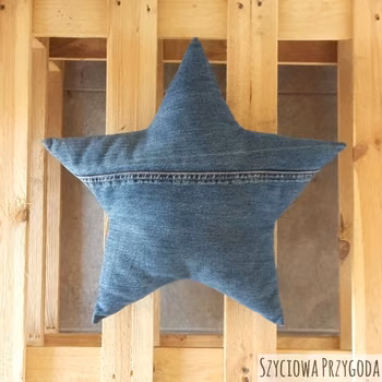 Jak wykorzystać stare dżinsy? DIY poduszka gwiazdka
