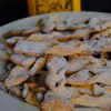 Pieczone faworki z żurawiną
