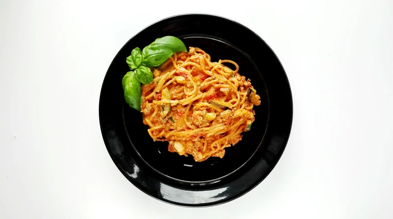 Kremowe spaghetti z cukinią