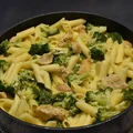 Makaron Penne z kurczakiem i brokułem