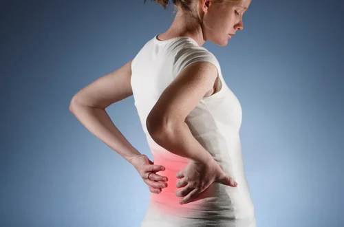 Masz ból pleców? Leżenie w łóżku to nie jest najlepszy pomysł!