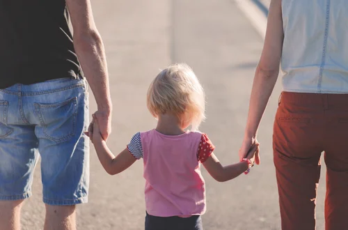 Świadczenia rodzinne zamrożone! Oto, jak decyzja rządu wpłynie na rodziny