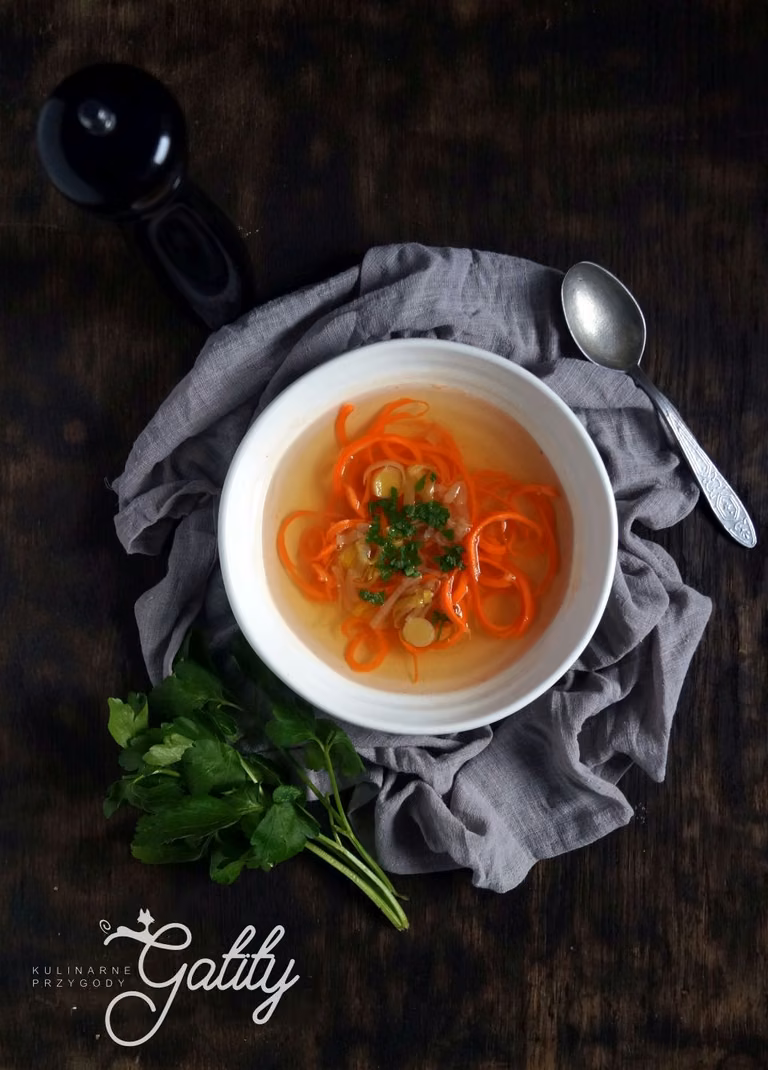 Wegański rosół z makaronem z marchewki ( dieta dr Dąbrowskiej)