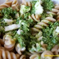 Razowe fusilli z pesto z pietruszki