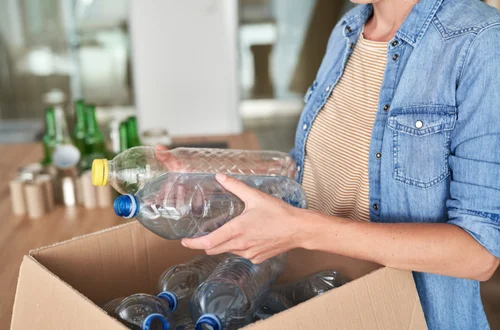 W Biedronce pojawiły się duże kartony! Nowe zasady zwrotu zaskakują klientów