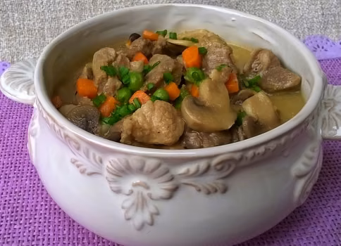 musztardowy gulasz z łopatki