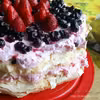 Tort bezowy malinowy