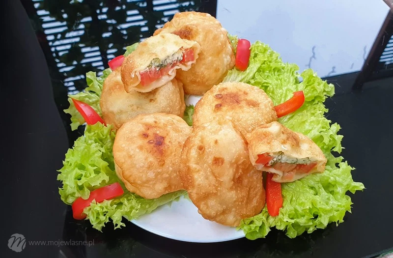 Szybkie chrupiące pierożki (poduszeczki) z farszem – hit rosyjskich przekąsek