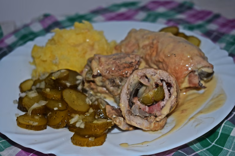 Roladki schabowe w sosie musztardowym