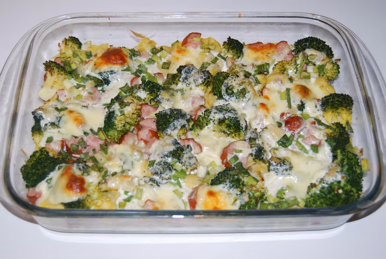 Tortellini zapiekane z brokułem