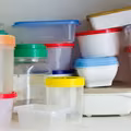 Nigdy nie przechowuj tych produktów w plastikowych pojemnikach!