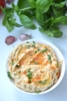 Hummus, czyli pyszna pasta z ciecierzycy! Gorąco polecam!