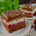 Ciasto Książę z Bajki – biszkopt z kremem straciatella i truskawkami