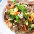 Makaron tagliatelle z sosem serowym i brokułami