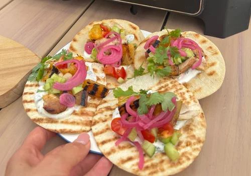 Letni hit z grilla: Mini tacosy z kurczakiem i grillowanym ananasem