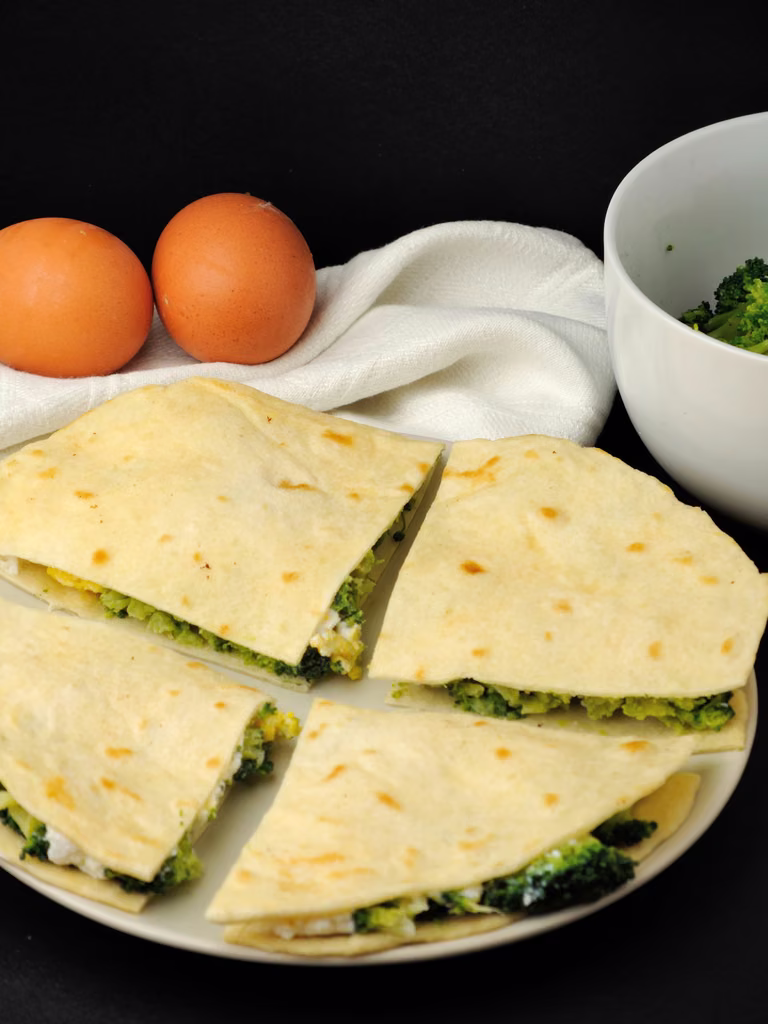 Śniadaniowe Quesadillas z Brokułami i Ricottą