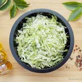 Surówka z młodej kapusty z koperkiem