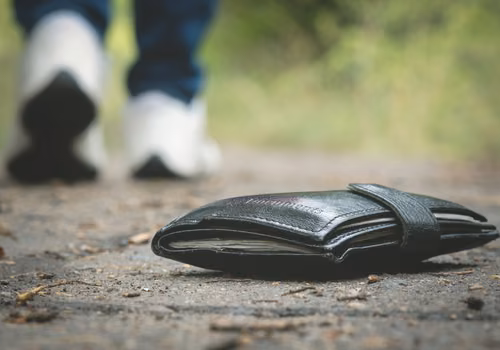 Zgubiłeś dowód lub paszport? Te kroki uchronią cię przed poważnymi problemami!