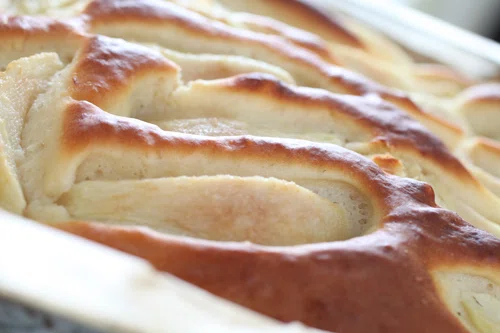 Drożdżowe z gruszkami