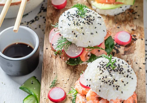 Sushi w nowej odsłonie! Te ryżowe burgery to hit każdej imprezy!