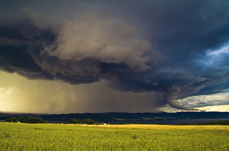 Nadchodzą niebezpieczne zjawiska meteorologiczne! Ostrzeżenia IMGW w niemal całym kraju!