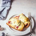Tosty z szynką dojrzewającą i jajkiem w koszulce