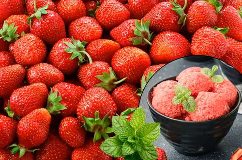 Zblenduj truskawki z tym ziołem! Zdrowy sorbet jak z lodziarni w 3 minuty!