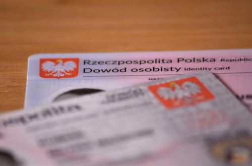 Rewolucyjna zmiana w całej UE! Plastikowe dokumenty mogą odejść do historii!