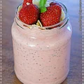 Truskawkowy jogurt z chia