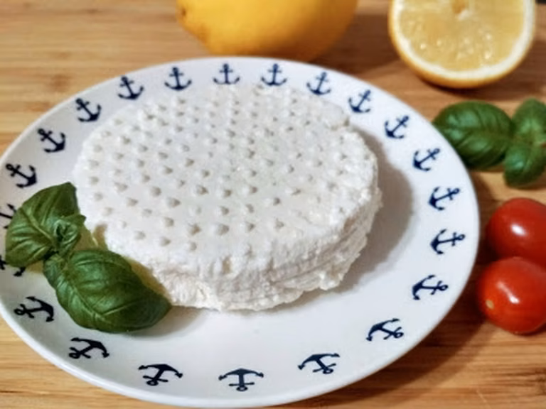 Domowy serek ricotta