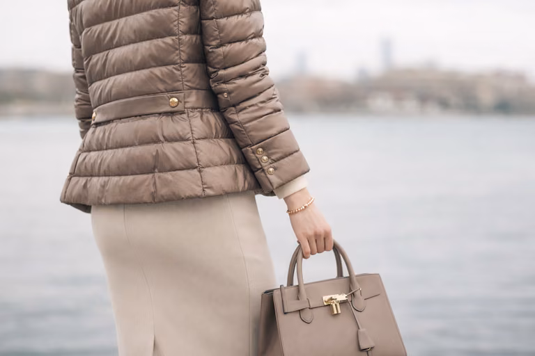 Jak stylizować elegancką kurtkę damską?