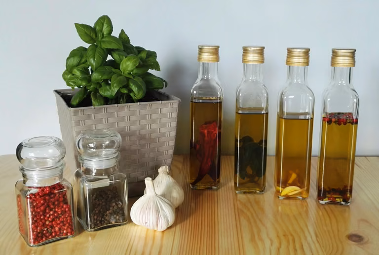 Oliwa z przyprawami własnej produkcji