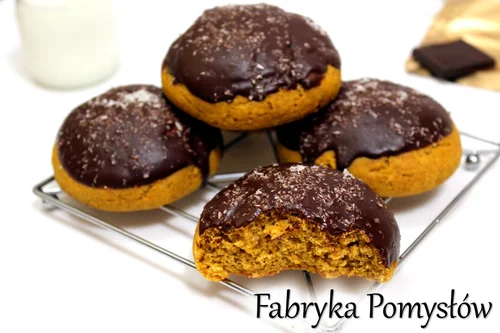 Pieczone pączki dyniowe z polewą czekoladową