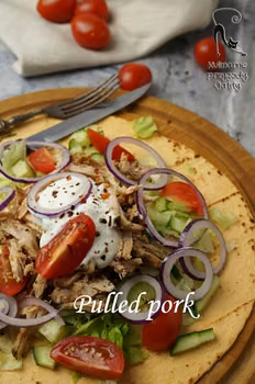 Pulled pork, długo pieczona wieprzowina