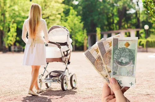 Do 60 zł za godzinę i zwrot za dojazd!? Takie stawki mają nianie w 2025 roku!