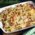 Zapiekanka makaronowa z kiełbasą krakowską, papryką oraz cukinią