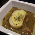 Zupa cebulowa z kiełbasą
