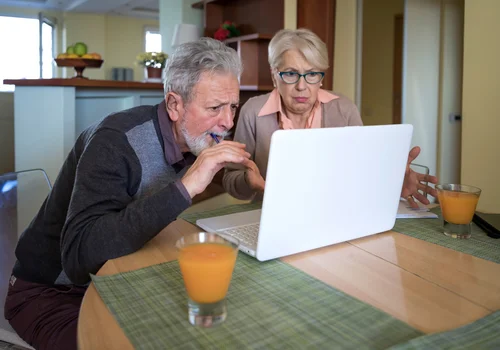 Uwaga seniorzy! ZUS może obniżyć lub zawiesić emerytury - od grudnia 2025 roku wchodzą nowe limity