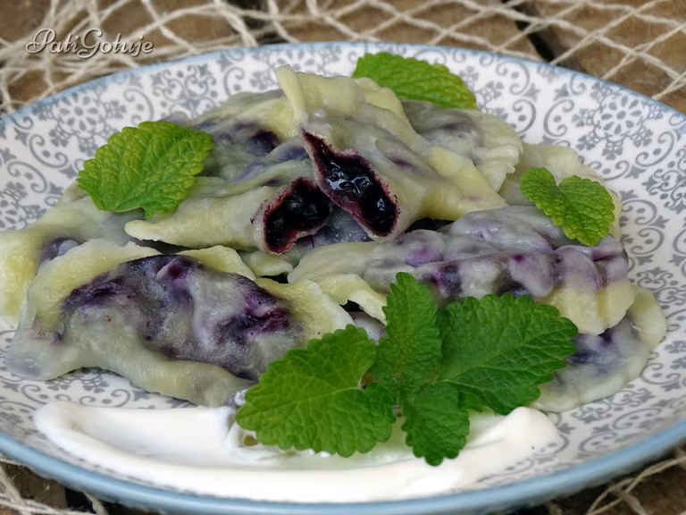 Pierogi z borówkami