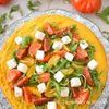 Frittata z pomidorkami, fetą i rukolą