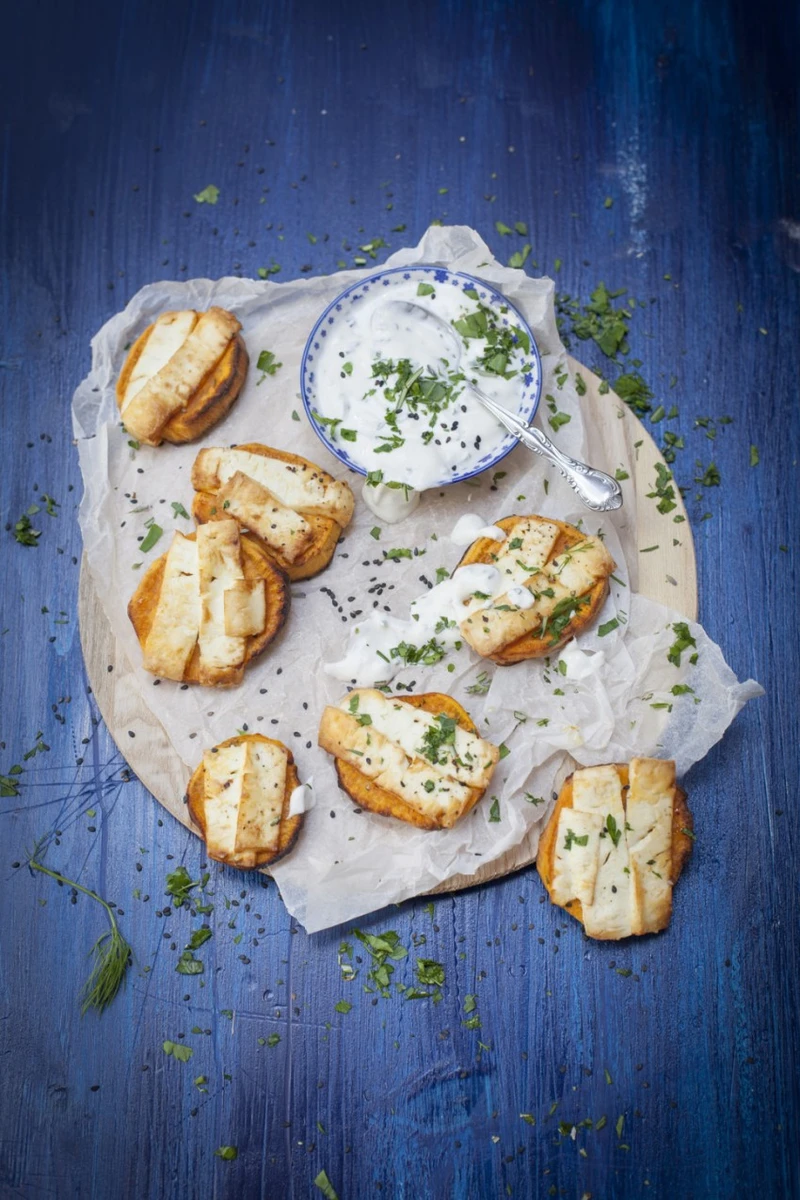 SŁODKIE ZIEMNIAKI Z HALLOUMI
