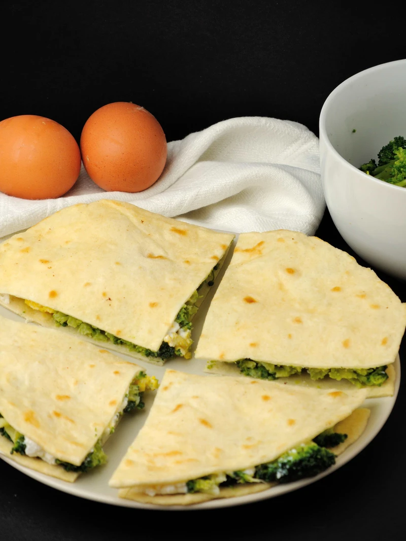 Śniadaniowe Quesadillas z Brokułami i Ricottą