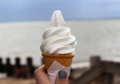 Uwaga turyści! Lody z groźną bakterią w nadmorskich miejscowościach! Sanepid wydał pilny komunikat