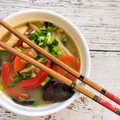 Chińska zupa z kurczakiem i grzybami mun