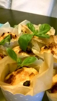 Muffinki na słono z serem i szynką