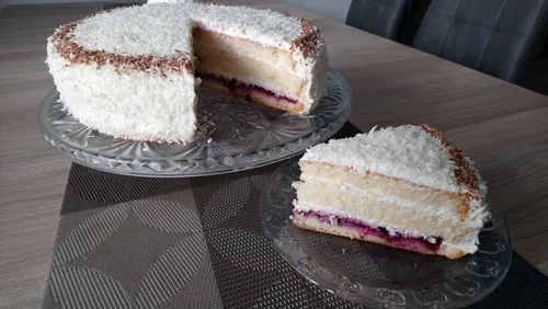 Prosty przepis na tort z bitą śmietaną i mascarpone